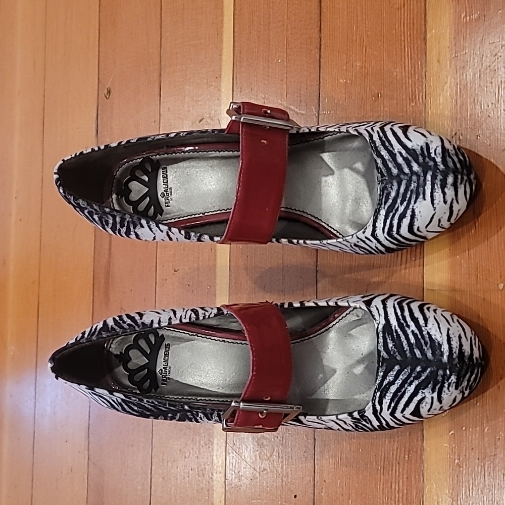 Retro zebra print heels size 8